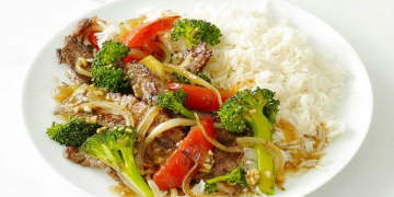 Cơm bò xào kiểu Trung Quốc