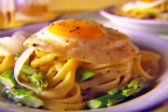 Mì xào Carbonara Giada