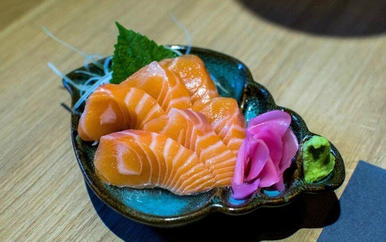 Sashimi cá hồi của lavastone YeuAmThuc.org