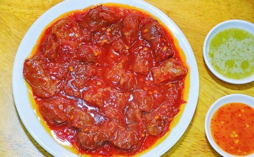 Bò ướp gia vị tại bò nướng ngũ hành YeuAmThuc.org