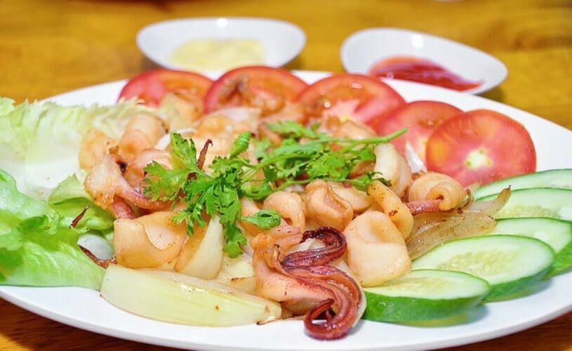 Mực chiên nước mắm tại bò nướng ngũ hành YeuAmThuc.org