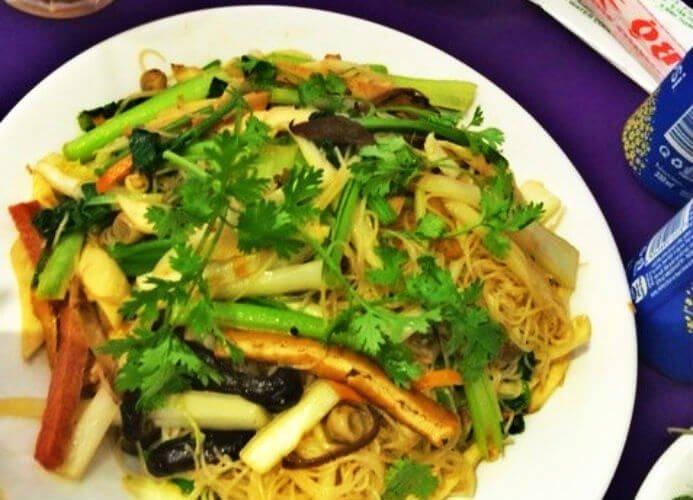 Bún xào chay tại Làng Nướng Nam Bộ - YeuAmThuc.org