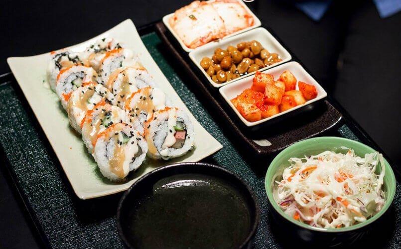 California roll tại Kimchi Kimchi - YeuAmThuc.org