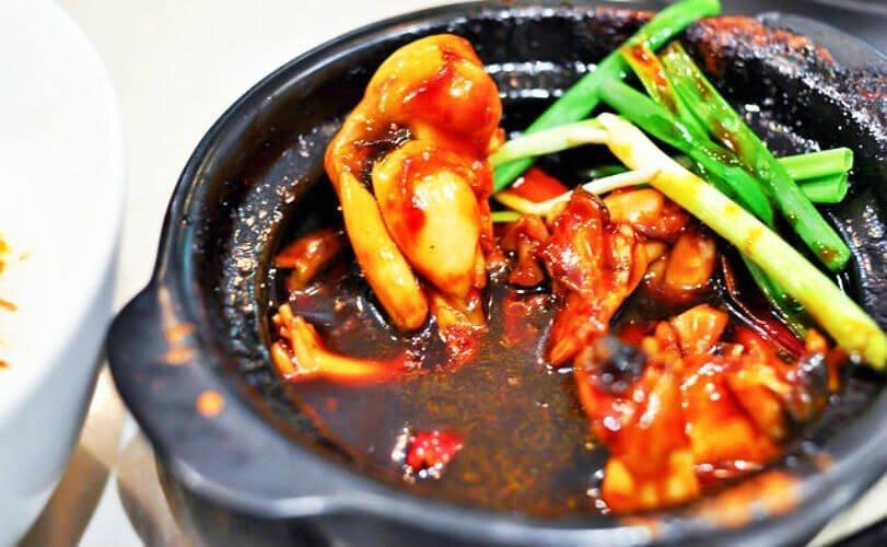 Cháo hương hành - ếch kho sa tế tại Cháo ếch Singapore - YeuAmThuc.org