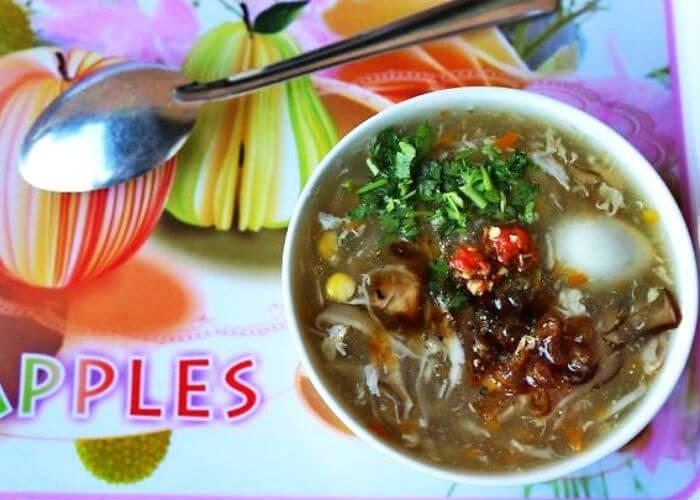 Chén súp gà tại Phá lấu súp gà sinh viên - YeuAmThuc.org