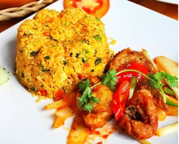 Cơm chiên cánh gà tại Lil' Sago - YeuAmThuc.org