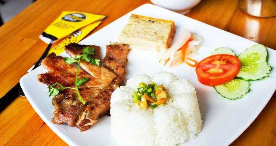 Cơm tấm sườn nướng tại Lil' Sago - YeuAmThuc.org