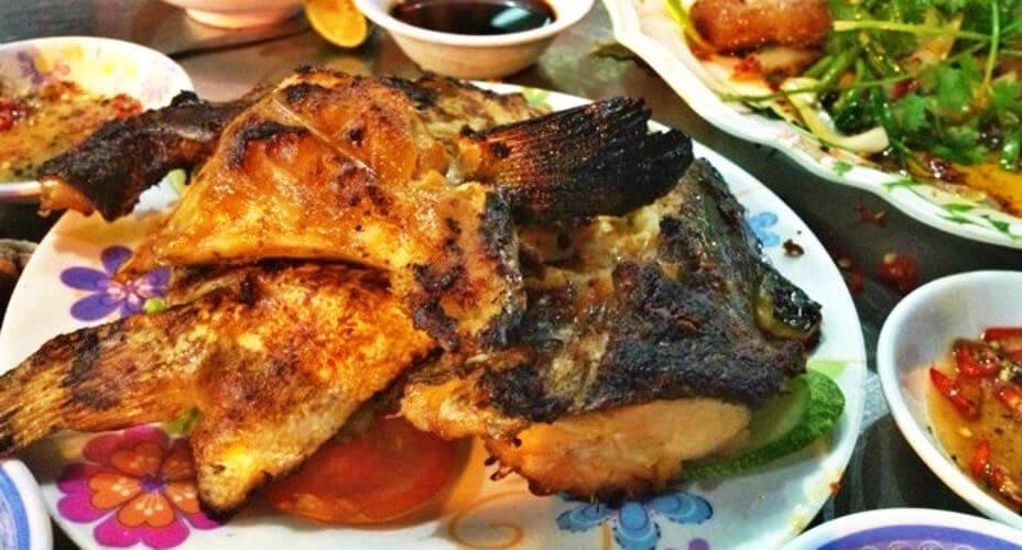 Đầu cá hồi nướng tại Ốc Toàn - YeuAmThuc.org