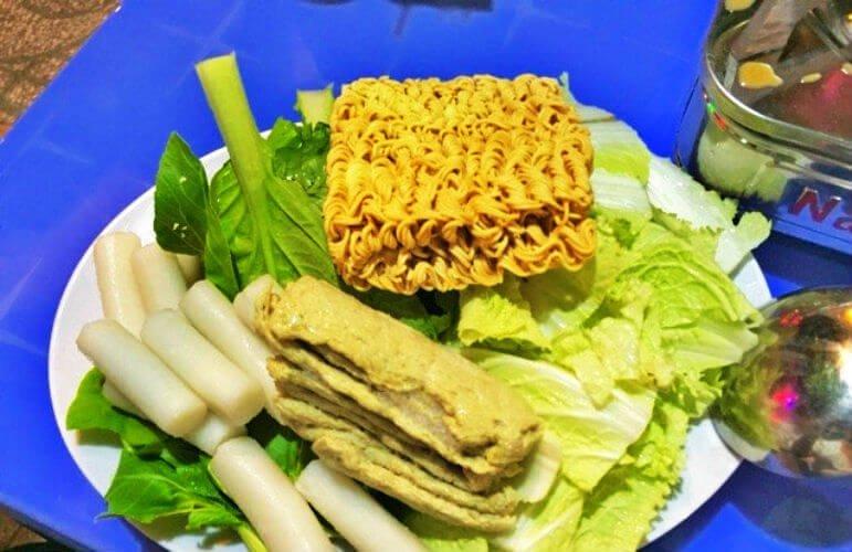 Đồ ăn kèm lẩu tại Tokbokki ăn liền - YeuAmThuc.org
