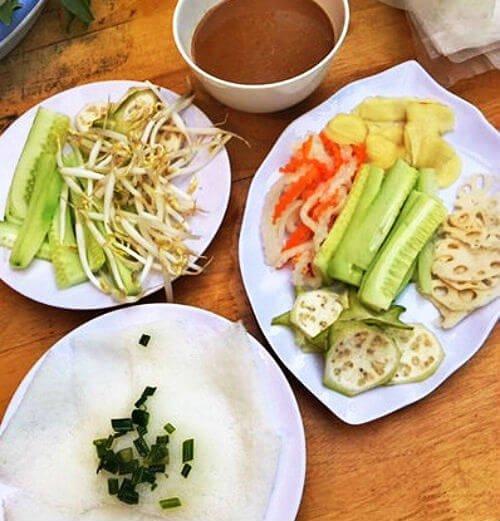 Đồ ăn kèm tại nem nướng Hoàng Tâm - YeuAmThuc.org