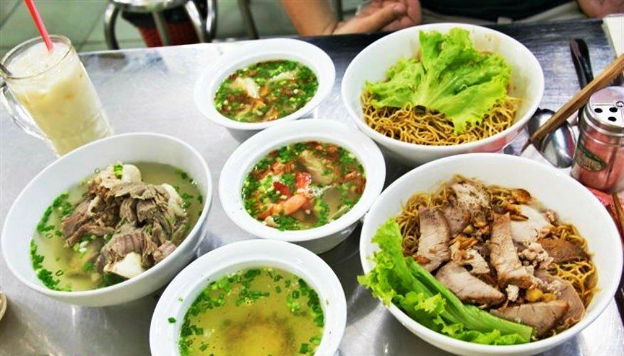 Đồ ăn tại Ân Ký Mì Gia - YeuAmThuc.org
