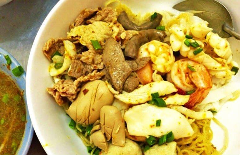 Đồ ăn trong hủ tiếu khô tại Hủ tiếu Phước Vĩnh - YeuAmThuc.org