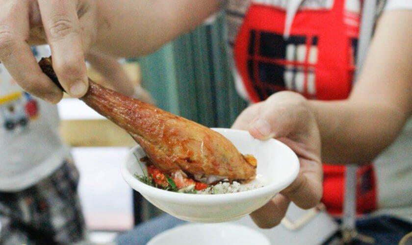 Đùi gà tại lẩu gà 109 - YeuAmThuc.org