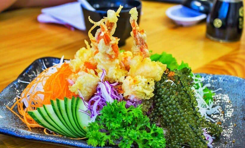 Ebi Tempura Salad tại Sushi Sakura - YeuAmThuc.org