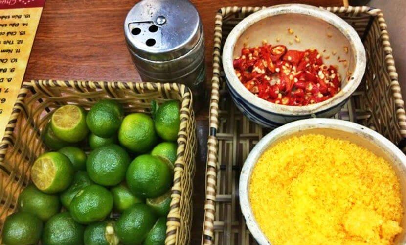 Gia vị tại bún đậu Mẹt - YeuAmThuc.org