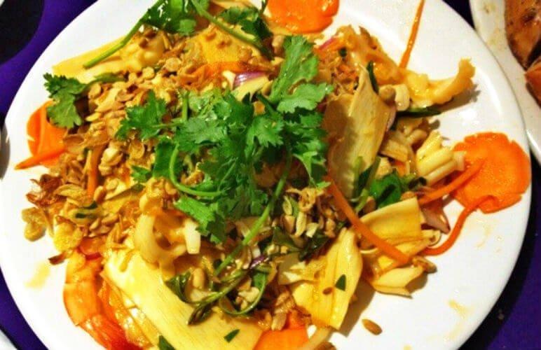 Gỏi củ hủ dừa hải sản tại Làng Nướng Nam Bộ - YeuAmThuc.org