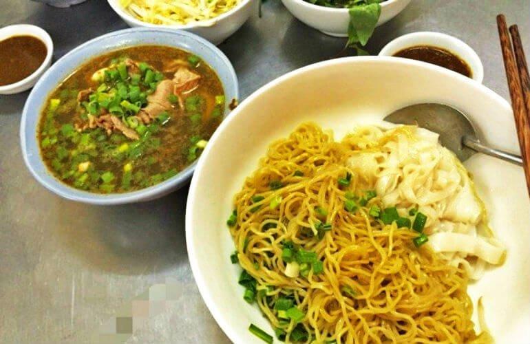 Hủ tiếu mì sa tế thập cẩm tại Hủ tiếu Phước Vĩnh - YeuAmThuc.org