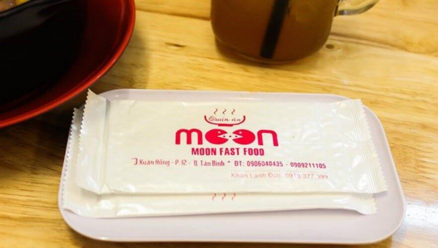 Khăn giấy tại Moon Fast Food - YeuAmThuc.org
