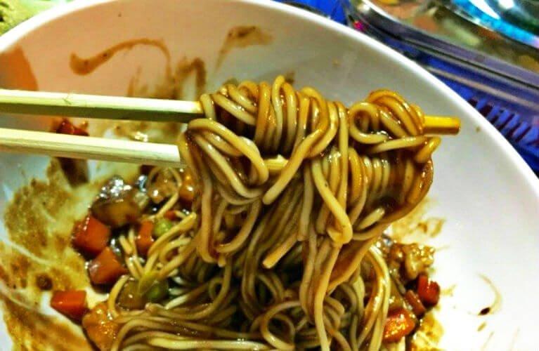 Mì tương đen tại Tokbokki ăn liền - YeuAmThuc.org