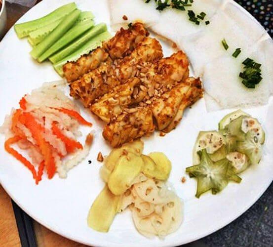 Mực nướng sa tế cuốn bánh hỏi tại nem nướng Hoàng Tâm - YeuAmThuc.org