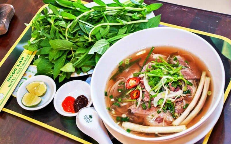 Phở tại điểm tâm Ngọc Lan - YeuAmThuc.org