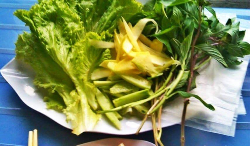 Rau ăn kèm tại Chả lụi Lagi - YeuAmThuc.org
