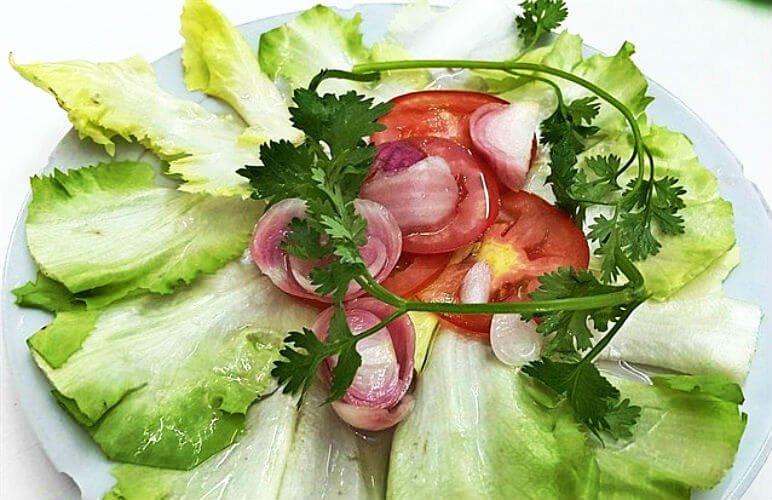 Salad tại bít tết Lệ Hồng - YeuAmThuc.org