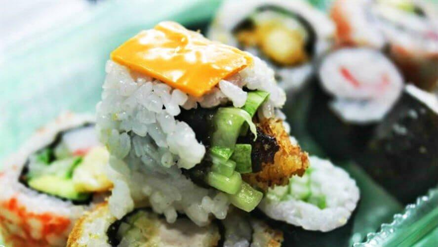 Sushi cơm trộn rong biển - YeuAmThuc.org