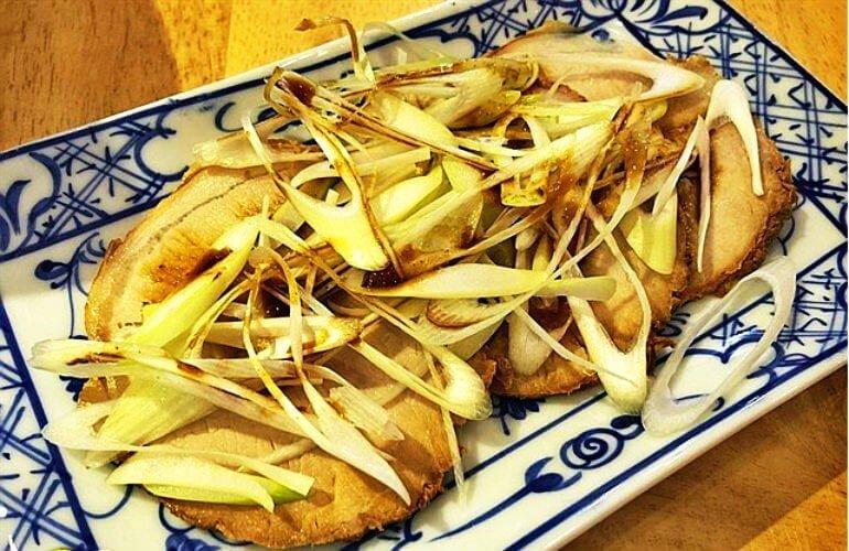 Thịt xá xíu hành tại Hokkaido Ramen - YeuAmThuc.org