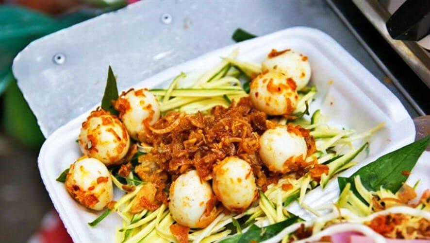 Trứng cút lắc tại Bánh tráng chiên Đặng Văn Ngữ - YeuAmThuc.org
