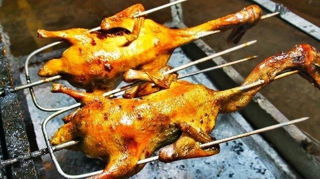 Vịt nướng nguyên con tại Tacos vịt nướng - YeuAmThuc.org