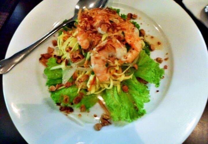 Gỏi tôm xoài tại Nhà hàng KOTO - YeuAmThuc.org