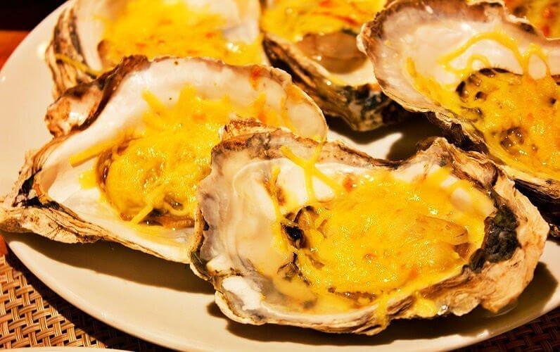 Hàu đút lò phô mai tại Duxton Buffet - YeuAmThuc.org
