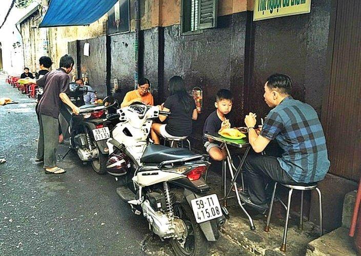 Không gian tại Bánh mì chảo Hòa Mã - YeuAmThuc.org