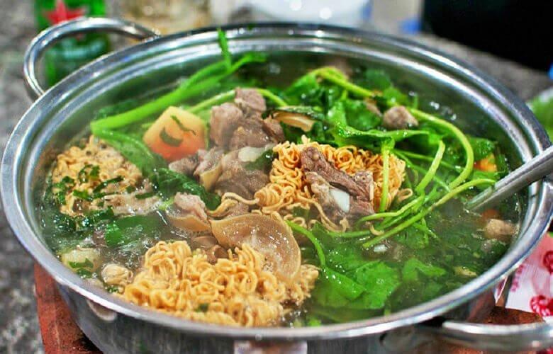 Lẩu thập cẩm tại Bò tơ Năm Sánh - YeuAmThuc.org