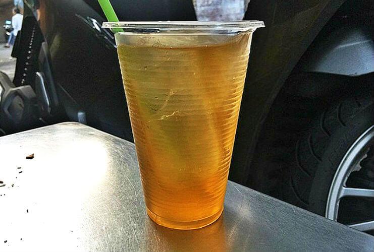 Trà đá tại Bánh mì chảo Hòa Mã - YeuAmThuc.org