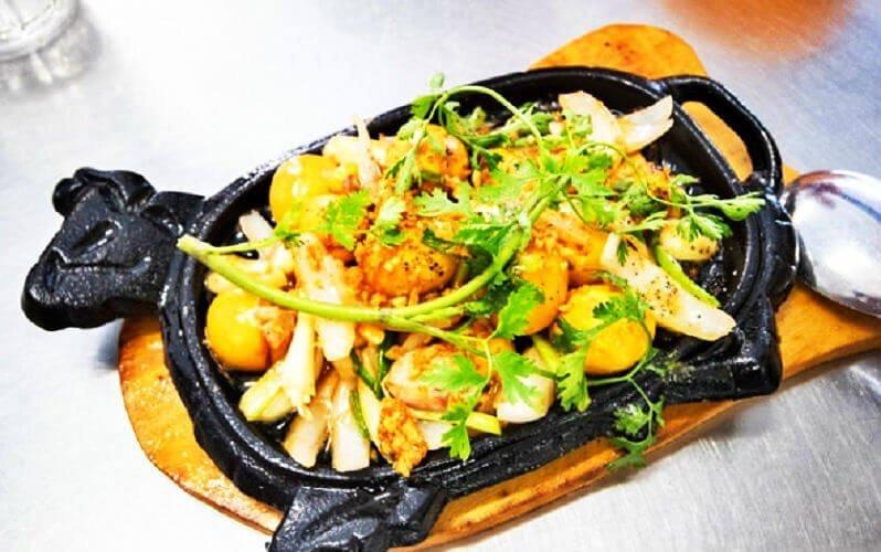 Trứng non cháy tỏi tại Lẩu Bò Tí Chuột - YeuAmThuc.org