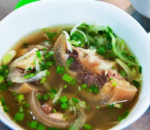 Chén đuôi bò tại Phở Phú Vương - YeuAmThuc.org