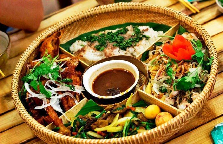 Gà lên mâm tại An nam quán - YeuAmThuc.org