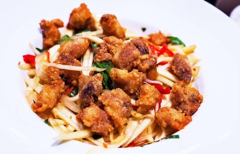 Gỏi xoài sụn gà tại Gà Bay - YeuAmThuc.org