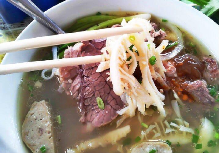 Lá sách tại Phở Mai Lan - YeuAmThuc.org