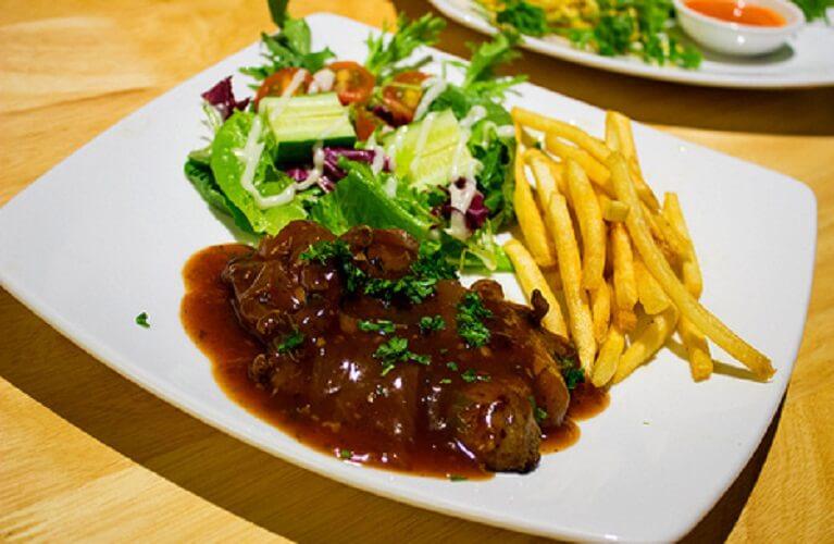 Phi lê cừu sốt BBQ tại Bonjour Resto Pasteur - YeuAmThuc.org
