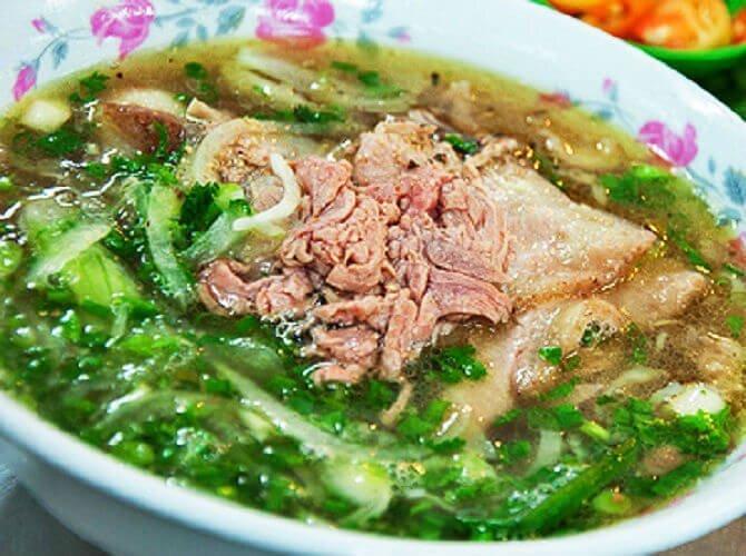 Phở tái gầu tại Phở Phú Vương - YeuAmThuc.org