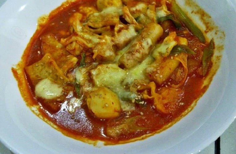 Tokbokki ramen phô mai tại Hanuri - YeuAmThuc.org