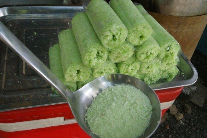 Bánh ống lá dứa