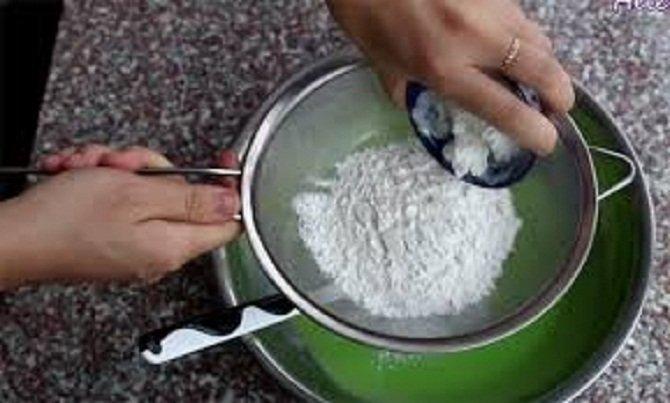 Bánh ống lá dứa