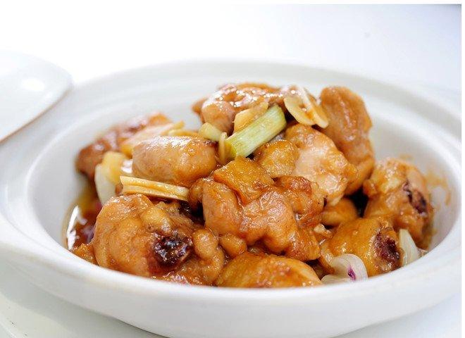 Cùng học cách kho thịt gà ngon với gừng nhé! Cùng học cách kho thịt gà ngon với gừng nhé!