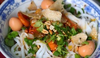 Cách nấu mì Quảng gà