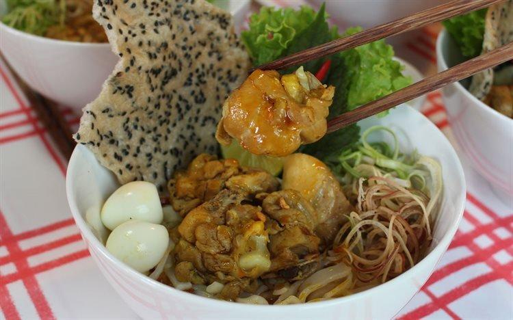 Cách nấu mì Quảng gà