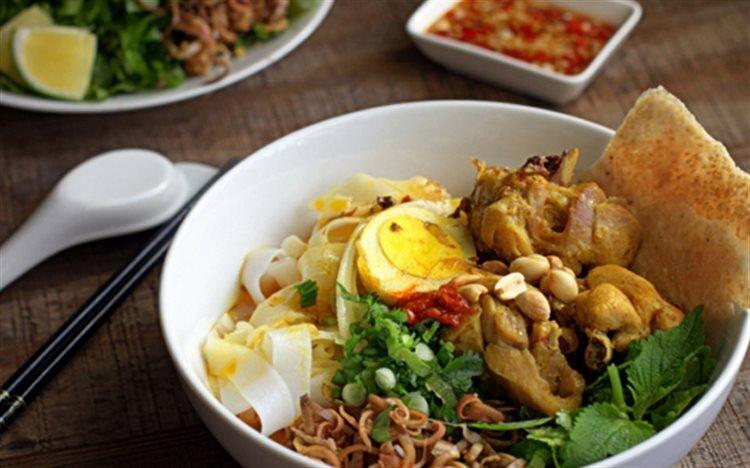 Cách nấu mì Quảng gà